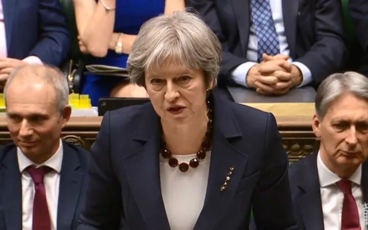 梅姨哭了!英国快沦为"半殖民地半封建社会"了
